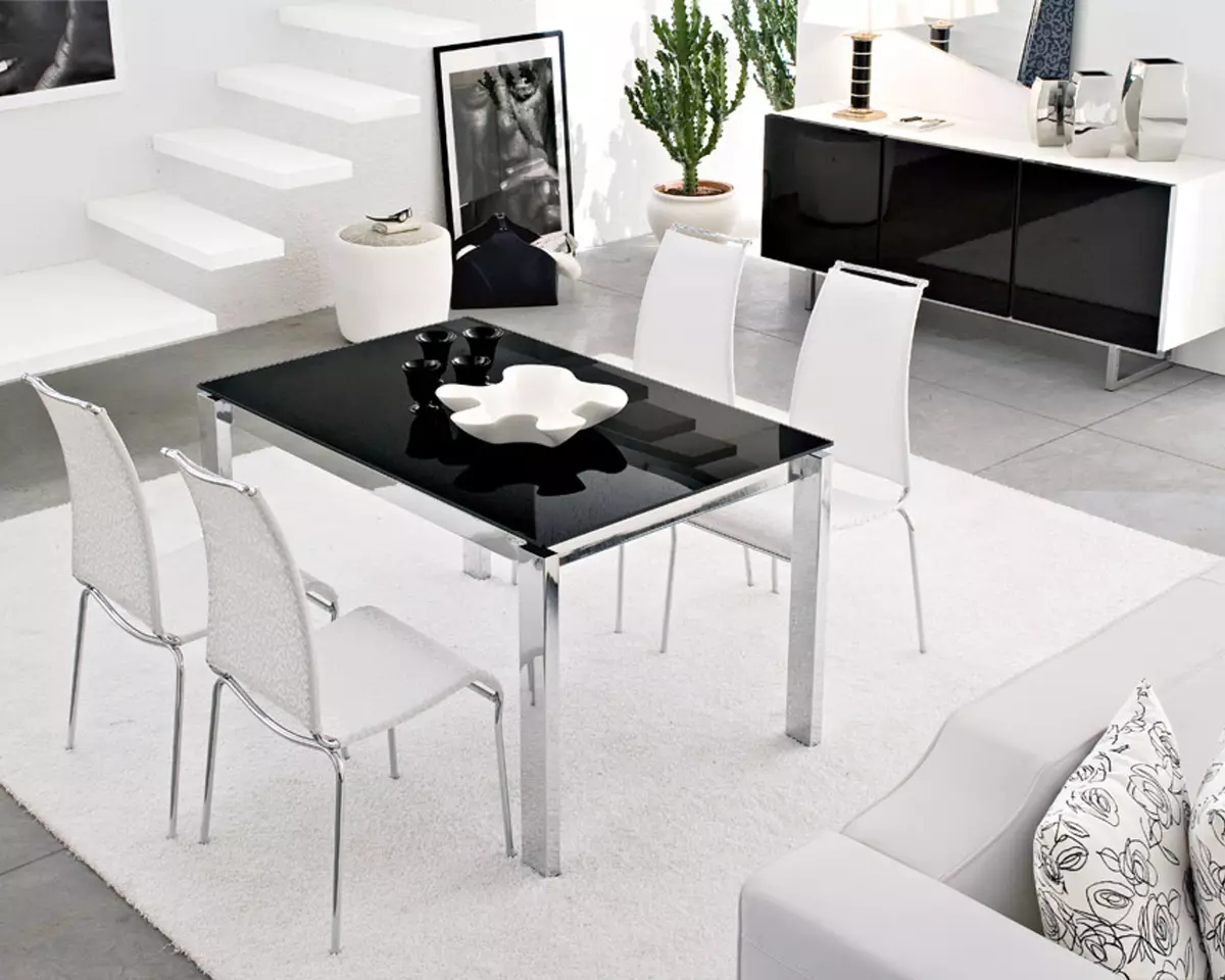 Valkoiset keittiötuolit (37 valokuvaa): kirkkaita puisia keittiötuoleja sisustuksessa, moderni mustavalkoiset mallit takana ja muut tuolit 24838_29