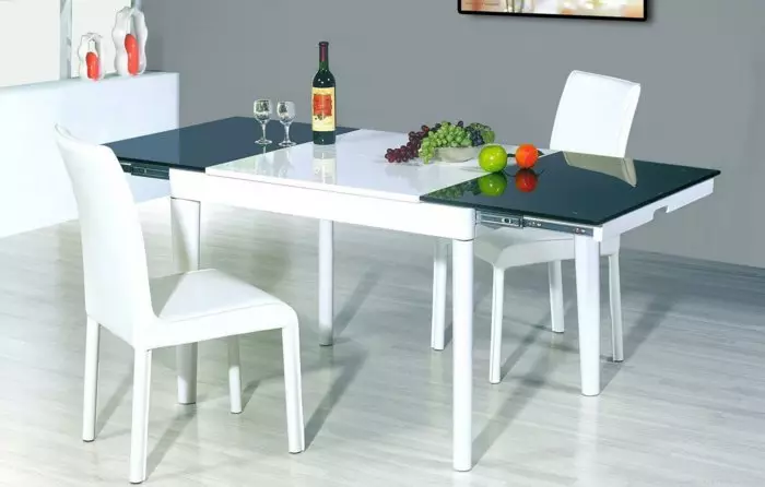 白色厨房椅子（37张照片）：明亮的木制厨房椅子内部，黑白模型的现代设计与背部和其他椅子 24838_7