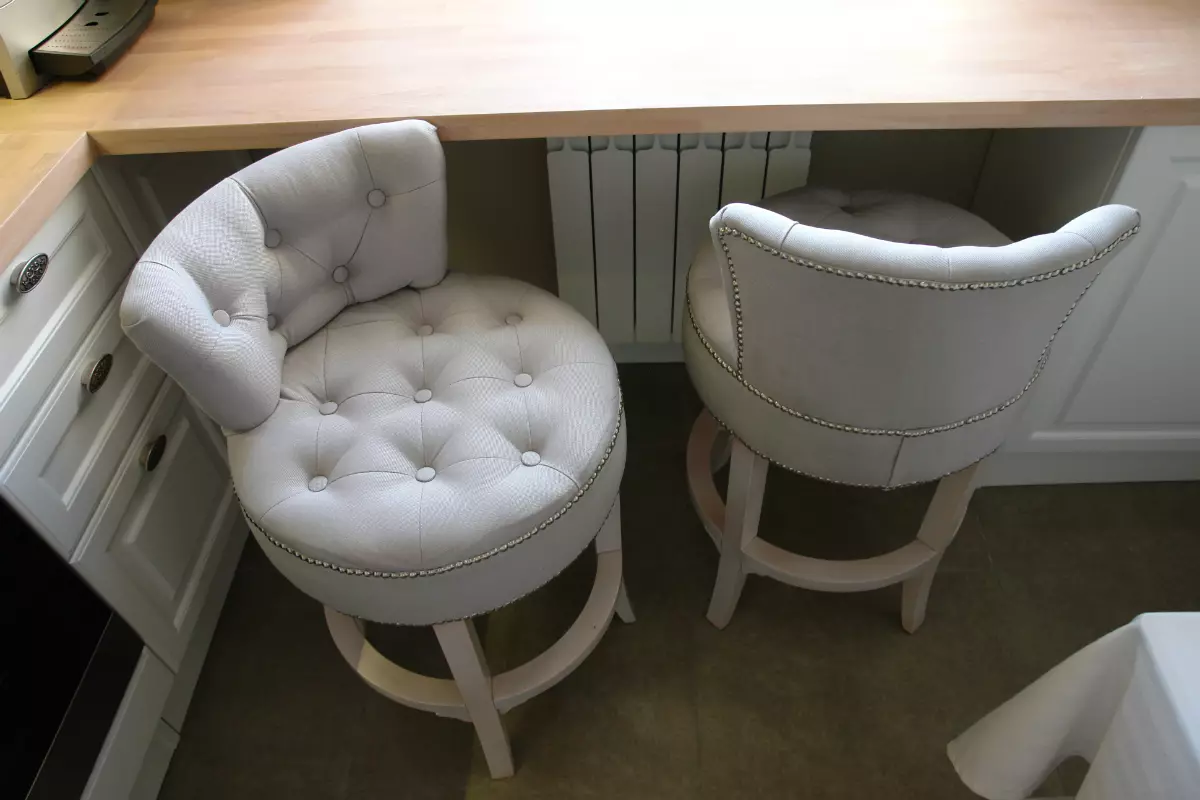 Mutfak Yarı ikili koltuklar (27 fotoğraf): sandalyeleri Özellikleri malzeme ve tasarım seçimi için 60 cm ve diğer modelleri önerileri yüksekliğindeki 24841_2