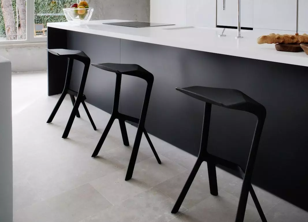 Mutfak Yarı ikili koltuklar (27 fotoğraf): sandalyeleri Özellikleri malzeme ve tasarım seçimi için 60 cm ve diğer modelleri önerileri yüksekliğindeki 24841_3