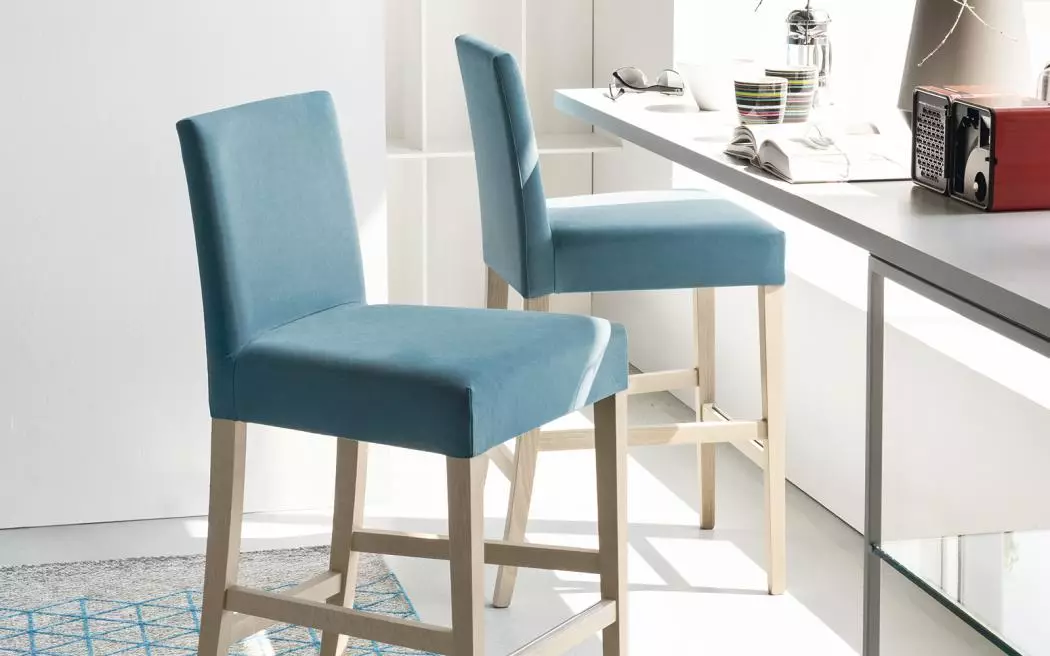 Mutfak Yarı ikili koltuklar (27 fotoğraf): sandalyeleri Özellikleri malzeme ve tasarım seçimi için 60 cm ve diğer modelleri önerileri yüksekliğindeki 24841_8