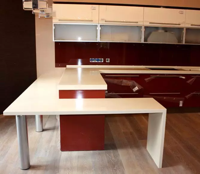 Keukenarbeiders Tafels (49 foto's): Mobiele snijtafels voor keukens van headligers, productie-professionele tafels met planken en andere opties 24846_14
