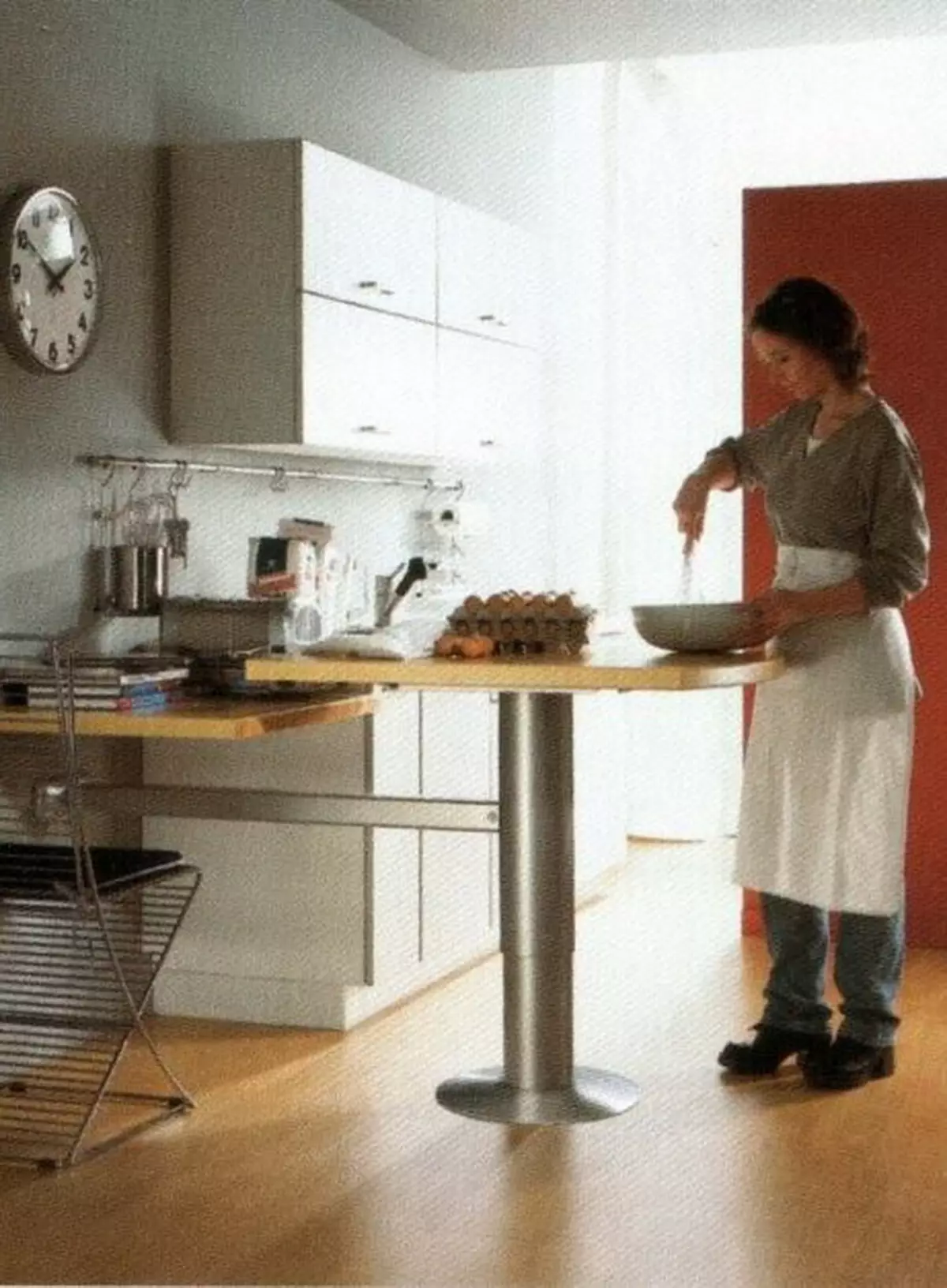 Kuhinjski radnici stolovi (49 fotografija): stolovi za sječenje za kuhinje za kuhinje iz naslova, proizvodnja profesionalni stolovi s policama i drugim opcijama 24846_32