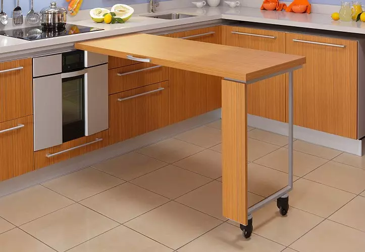 Kuhinjski radnici stolovi (49 fotografija): stolovi za sječenje za kuhinje za kuhinje iz naslova, proizvodnja profesionalni stolovi s policama i drugim opcijama 24846_39