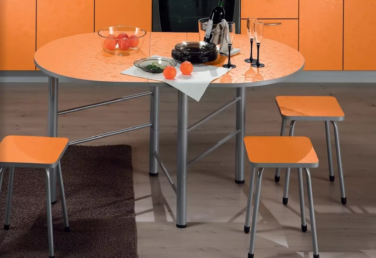 Оранжевый столик. Оранжевый стол для кухни. Стол оранжевый кухонный. Кухонный стол оранжевый цвет. Стол оранжевый круглый.