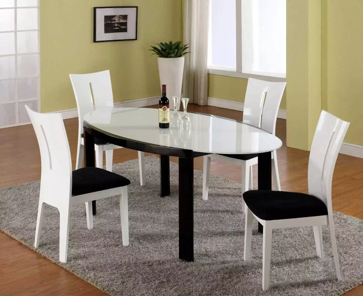 Velikost kuchyňských stolů (28 fotek): Standardní výška jídelny v kuchyni z podlahy, modelové normy 60x60, 60x80 cm a další rozměry 24855_18