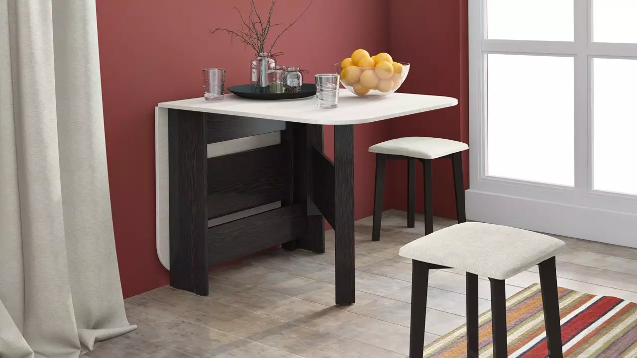Velikost kuchyňských stolů (28 fotek): Standardní výška jídelny v kuchyni z podlahy, modelové normy 60x60, 60x80 cm a další rozměry 24855_23