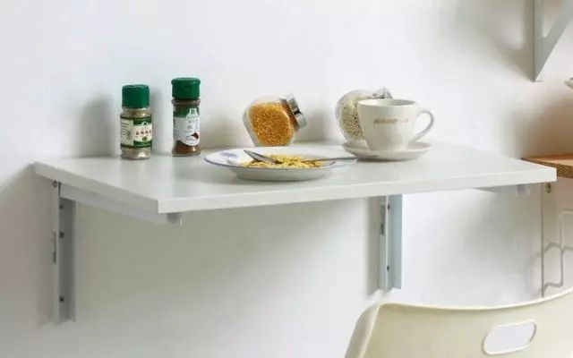 Pakabinamos lentelės virtuvėje (39 nuotraukos): mažai Vakarų virtuvės stalų modeliai, rotaciniai atraminiai modeliai ant sienos, tvirtinimo už pakabinamų stalų 24856_10