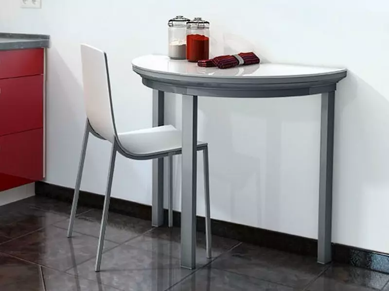 Pakabinamos lentelės virtuvėje (39 nuotraukos): mažai Vakarų virtuvės stalų modeliai, rotaciniai atraminiai modeliai ant sienos, tvirtinimo už pakabinamų stalų 24856_19