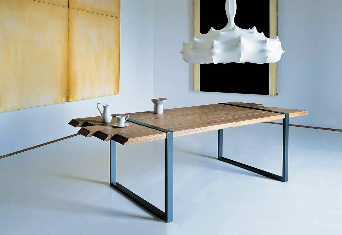 Кухонні столи на металевих ніжках (31 фото): хромовані моделі на кухню, столи на металлокаркасе з нержавіючої сталі і інші варіанти 24858_17