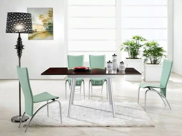 Кухонні столи на металевих ніжках (31 фото): хромовані моделі на кухню, столи на металлокаркасе з нержавіючої сталі і інші варіанти 24858_2