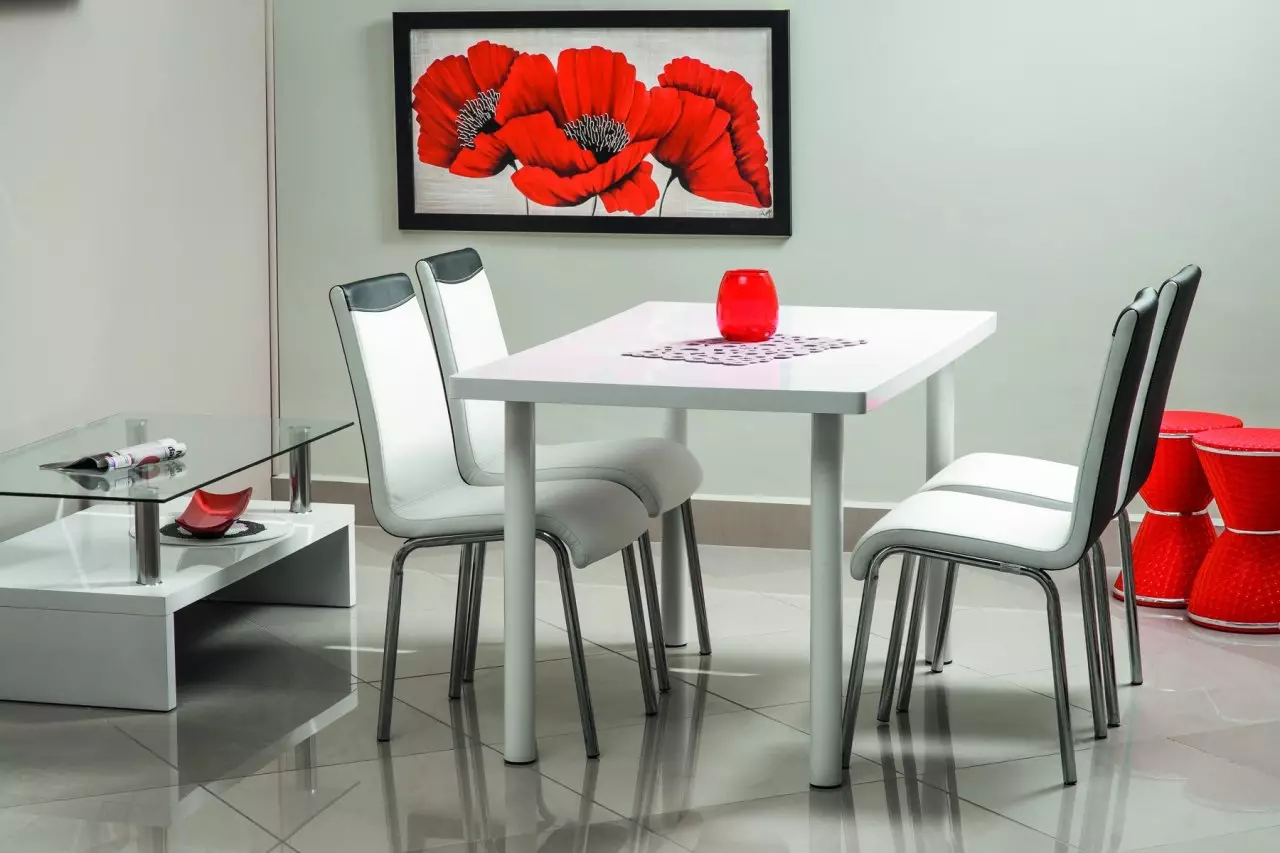 Кухонні столи на металевих ніжках (31 фото): хромовані моделі на кухню, столи на металлокаркасе з нержавіючої сталі і інші варіанти 24858_6