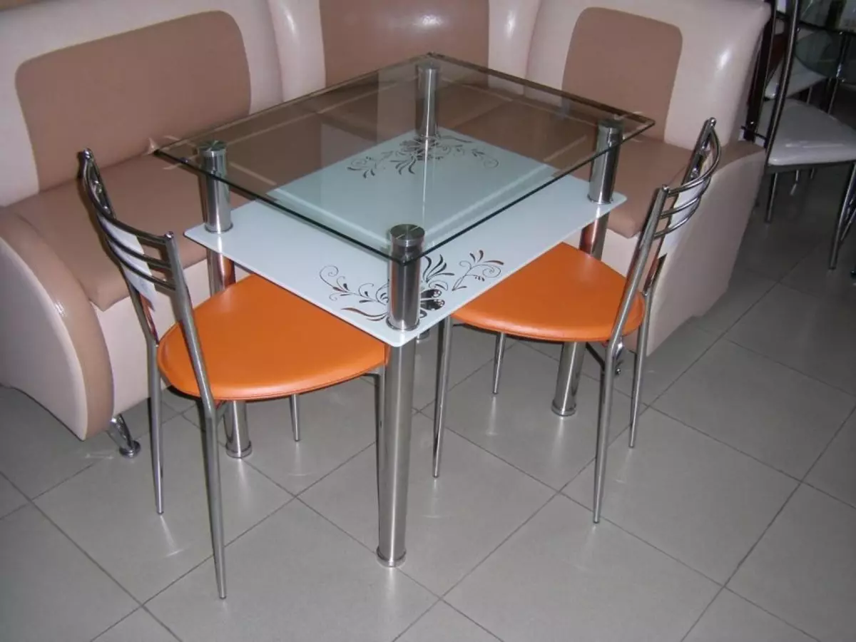 Beste Kombuis tafels (58 foto's): Hoe om 'n tafel in die kombuis te kies? Gradering van vervaardigers van Italië en ander lande. Hoe om materiaal en kleur te kies? 24859_24