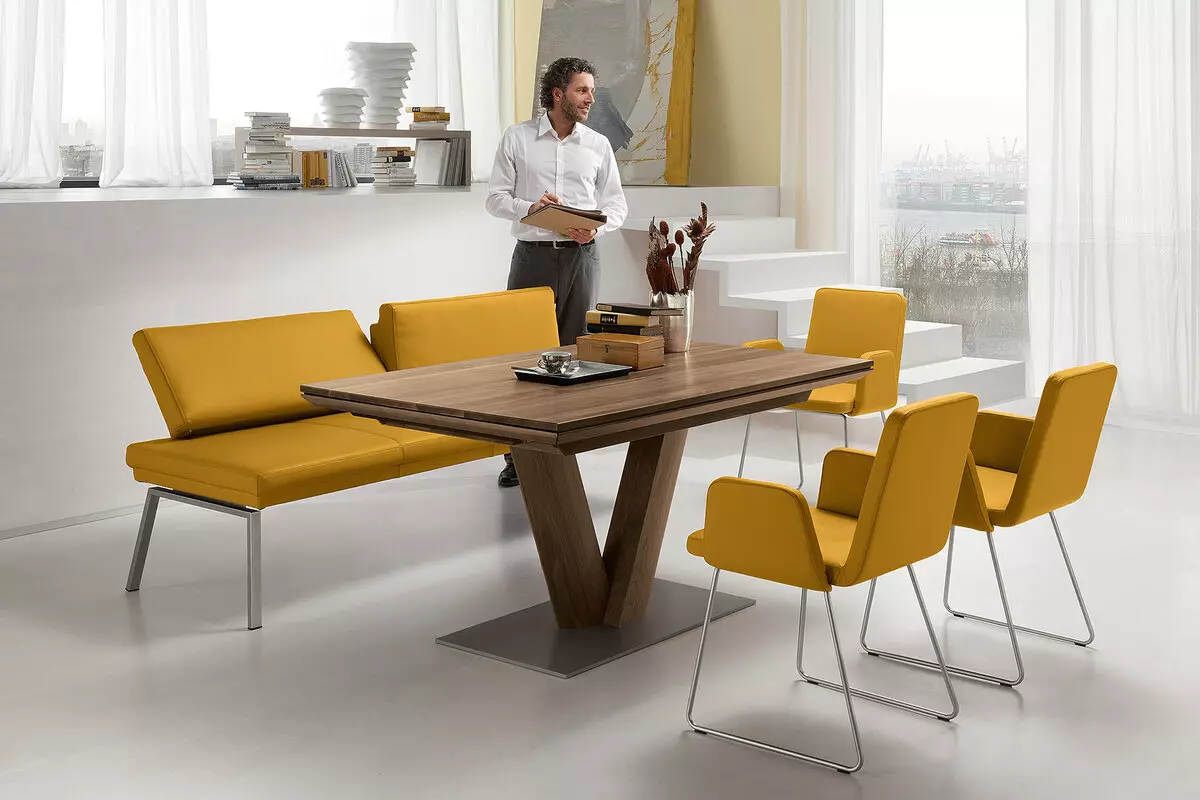 Обідня група для кухні з розсувним столом (51 фото): розкладні стільці з дерева і кухонні столи-трансформери, скляні меблі та інші варіанти 24861_17