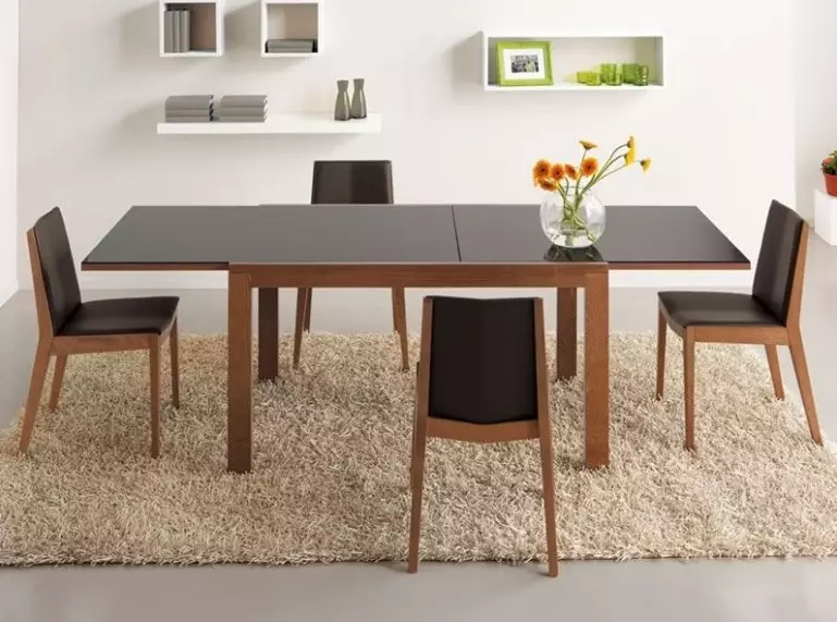 grup de menjador per a la cuina amb taula extensible (51 imatges): Cadires plegables de fusta i taules de cuina, mobles de vidre transformadors i altres opcions 24861_4