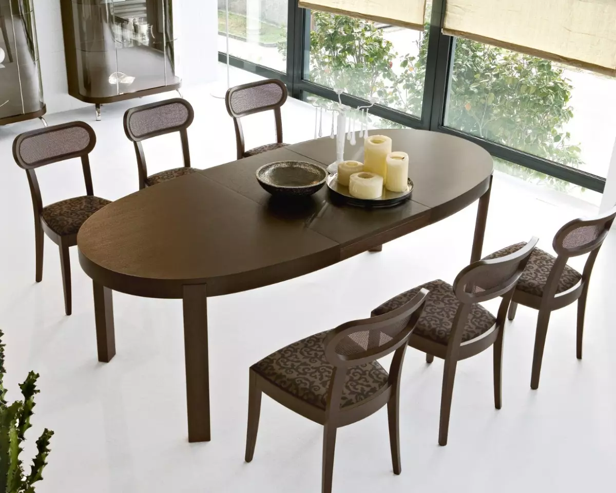 Jídelní skupina pro kuchyň s posuvným stolem (51 fotek): Skládací židle ze dřeva a kuchyňských stolů transformátory, sklářský nábytek a další možnosti 24861_44