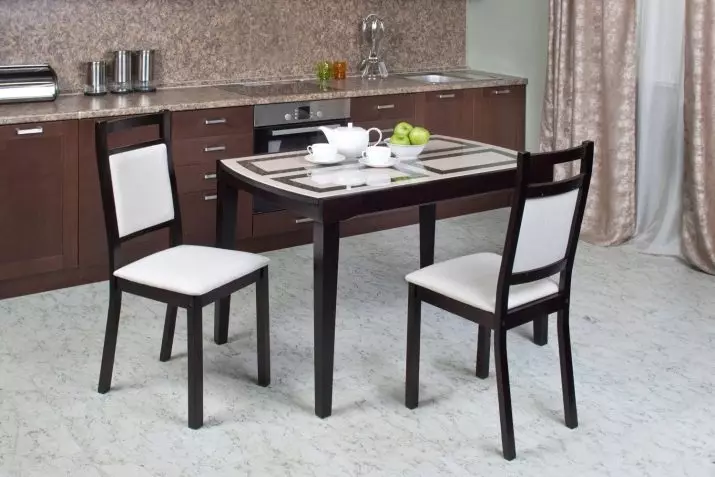 Virtuvės valgomasis su stumdomu stalu (51 nuotraukos): sulankstomos kėdės iš medienos ir virtuvės stalų transformatorių, stiklo baldai ir kitos parinktys 24861_46