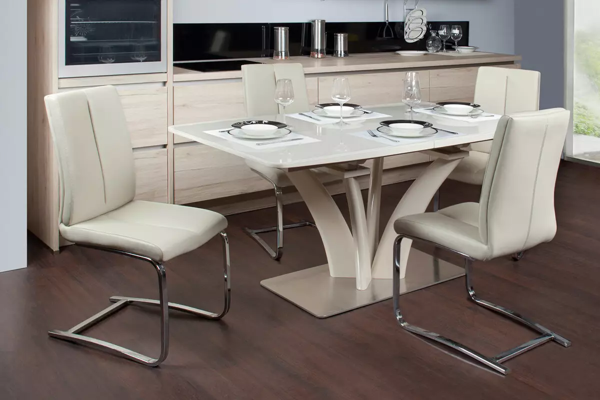 Обідня група для кухні з розсувним столом (51 фото): розкладні стільці з дерева і кухонні столи-трансформери, скляні меблі та інші варіанти 24861_9