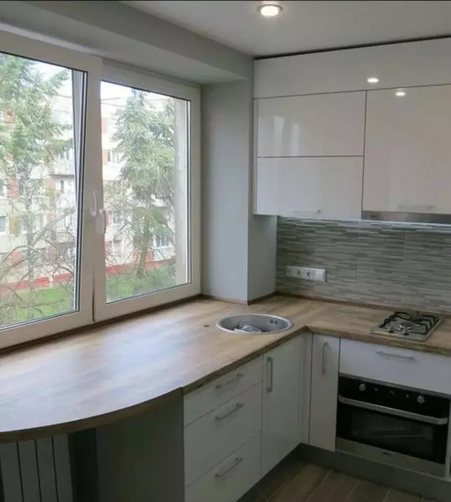 Sill მაგიდა სამზარეულოში (36 ფოტო): მიმოხილვა ჩაშენებული სამზარეულო მოდელები მცირე სამზარეულო და 