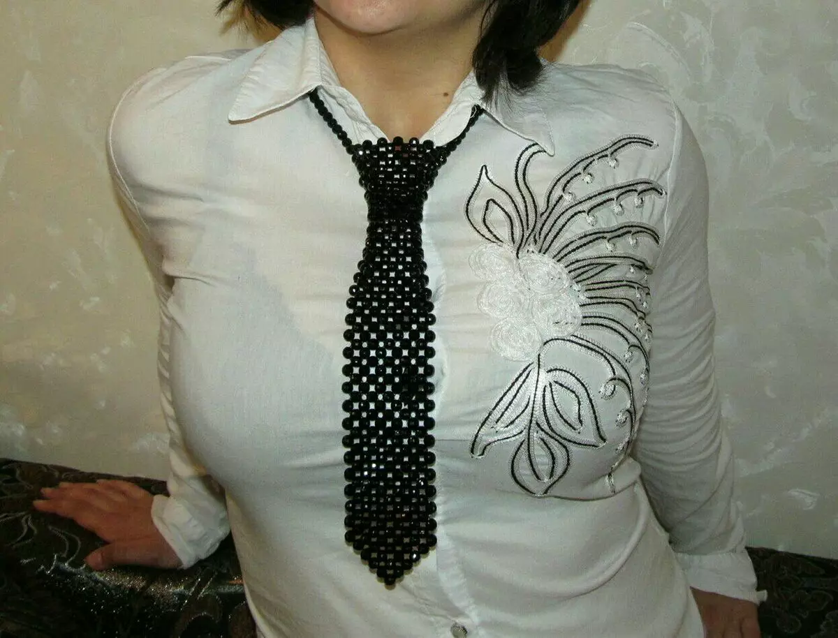 Female tie (83 photos): What to wear a bow tie, bow tie and lace jabin girls, how to tie them step by step 2487_49