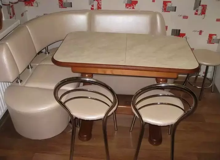 juru leutik di dapur (68 foto): pawon mini juru sareng round table jeung hiji sofa sudut, pilihan leutik-ukuran séjénna 24885_50