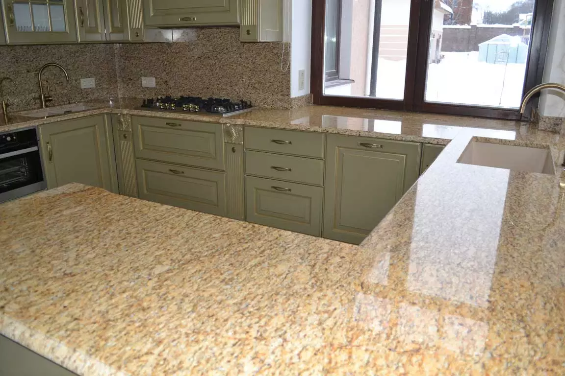 Awọn iwọn ti awọn counterTops fun ibi idana ounjẹ (awọn fọto 2 28: boṣewa ati awọn iwọn titobi ti awọn ibi idana ounjẹ idana. Kini ipari tabili tabili ni agbekari ibi? 24892_4