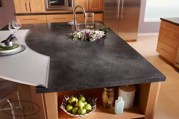 Dimensi countertops untuk dapur (28 foto): Ukuran standar dan non-standar dari meja dapur. Berapa panjang meja di atas headset dapur? 24892_7