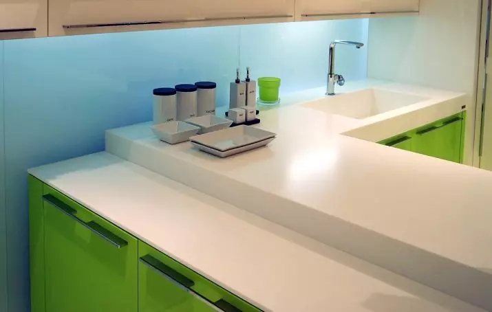 Гал тогооны өрөөний хавтангаас (35 зураг): Мозайк болон бусад сонголтуудаас Ceramice гал тогооны өрөөний эсрэг чимэглэл. Юу сонгох вэ? 24898_15