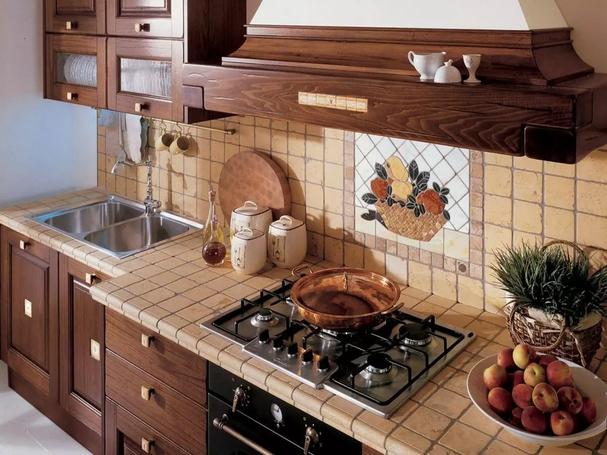 Aanrecht van tegel op de keuken (35 foto's): keramische keuken aanrecht van mozaïek en andere opties. Wat te kiezen? 24898_5