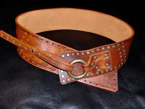 Leather belt (83 photos): Women's models of genuine leather, handmade, how to straighten 2489_61