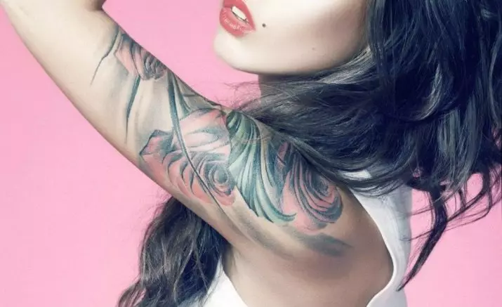 Тетоважа на рамото за девојки (67 фотографии): скици на женски убави тетоважи. Стрмни тетови на внатрешната и надворешната страна. Лесни ексклузивни опции