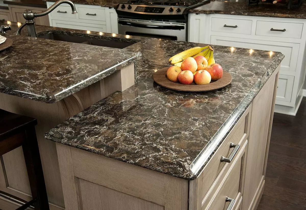 Quartz méja luhureun keur dapur (28 foto): model dapur Éndah ti agglomerate, review ngeunaan pabrik 24902_10