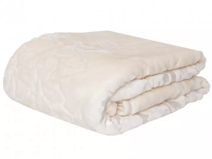 Biele prikrývky (37 fotiek): Fluffy BedsPreads na posteli 220x240 a ďalšie veľkosti. Ako Whiten? S dlhou hromadu bielej 24922_12