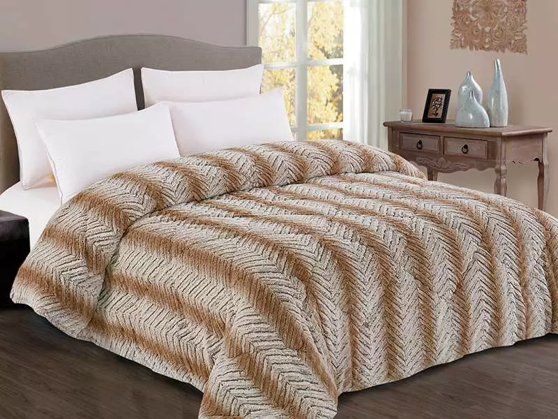 Pels sengetæpper: Plaider fra kunstig og naturlig pels med en lang bunke på sengen, Marianna og andre, dobbeltsidede sengetæpper 24928_10