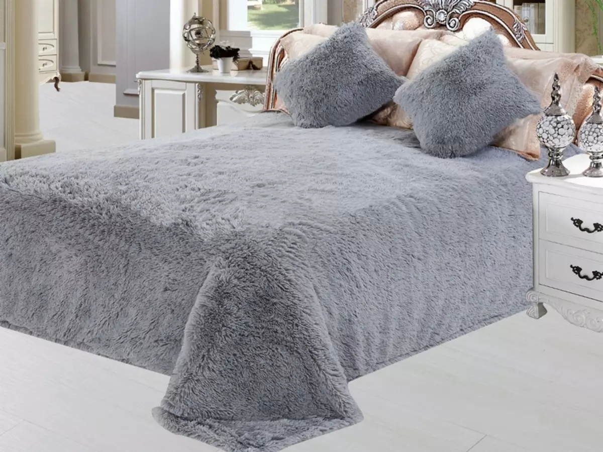 Fur dekens: Plaids van kunsmatige en natuurlike pels met 'n lang paal op die bed, Marianna en ander, dubbelzijdig dekens 24928_11