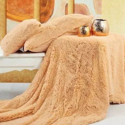 Fur dekens: Plaids van kunsmatige en natuurlike pels met 'n lang paal op die bed, Marianna en ander, dubbelzijdig dekens 24928_14