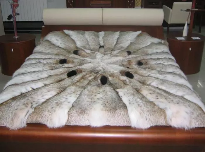 Fur dekens: Plaids van kunsmatige en natuurlike pels met 'n lang paal op die bed, Marianna en ander, dubbelzijdig dekens 24928_31