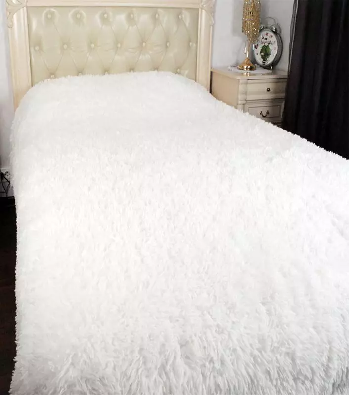 Karusnahast voodikatted: pliidid kunstlikust ja looduslikust karusnahast pikka vahi voodi, Marianna ja teiste kahepoolsete voodikatte puhul 24928_7