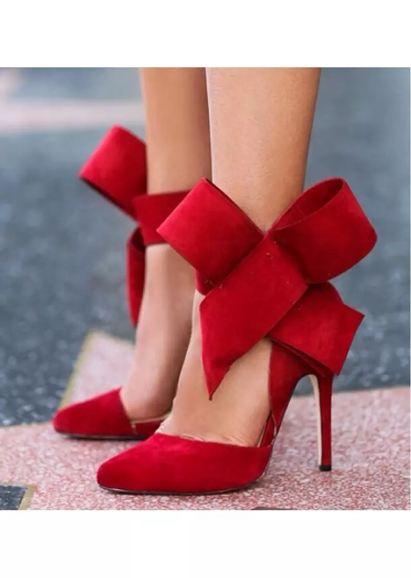 جوتے 2021 (85 فوٹو): نئے سال اور آرام دہ اور پرسکون، فیشن رجحانات اور مقبول رنگوں کے لئے خواتین کے ماڈل 2492_24