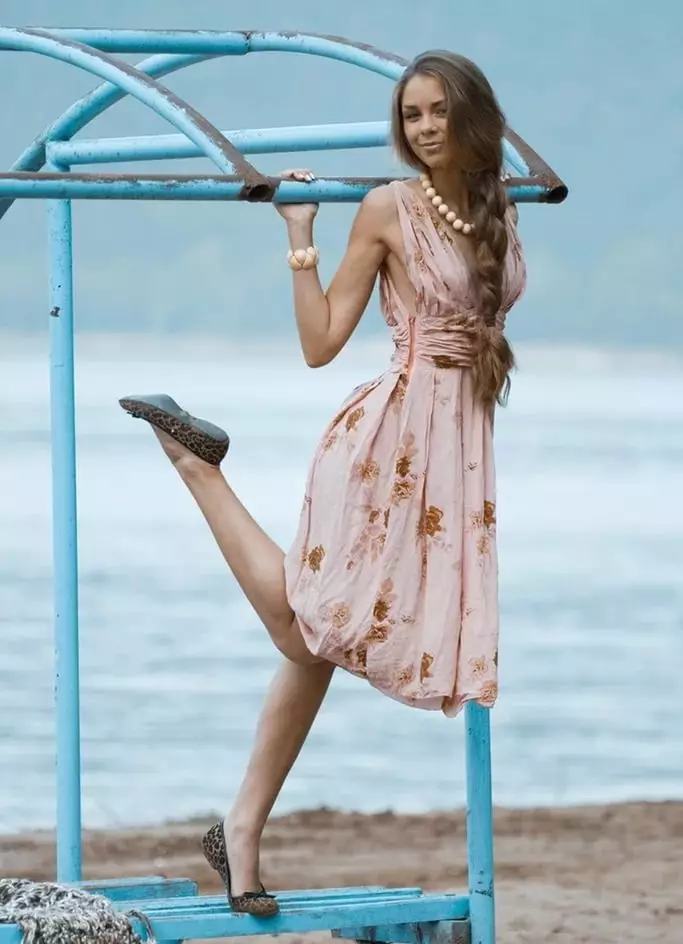 Sepatu 2021 (85 Foto): Model Wanita kanggo Taun Anyar lan Kasual, Fashion Trends lan Warna sing populer 2492_47
