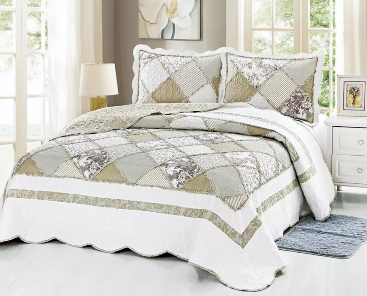 Bedspames pe un pat dublu (48 poze): Pături frumoase, dimensiuni standard și design, tipuri, satin și alte paturi cu garnituri și fără 24930_23