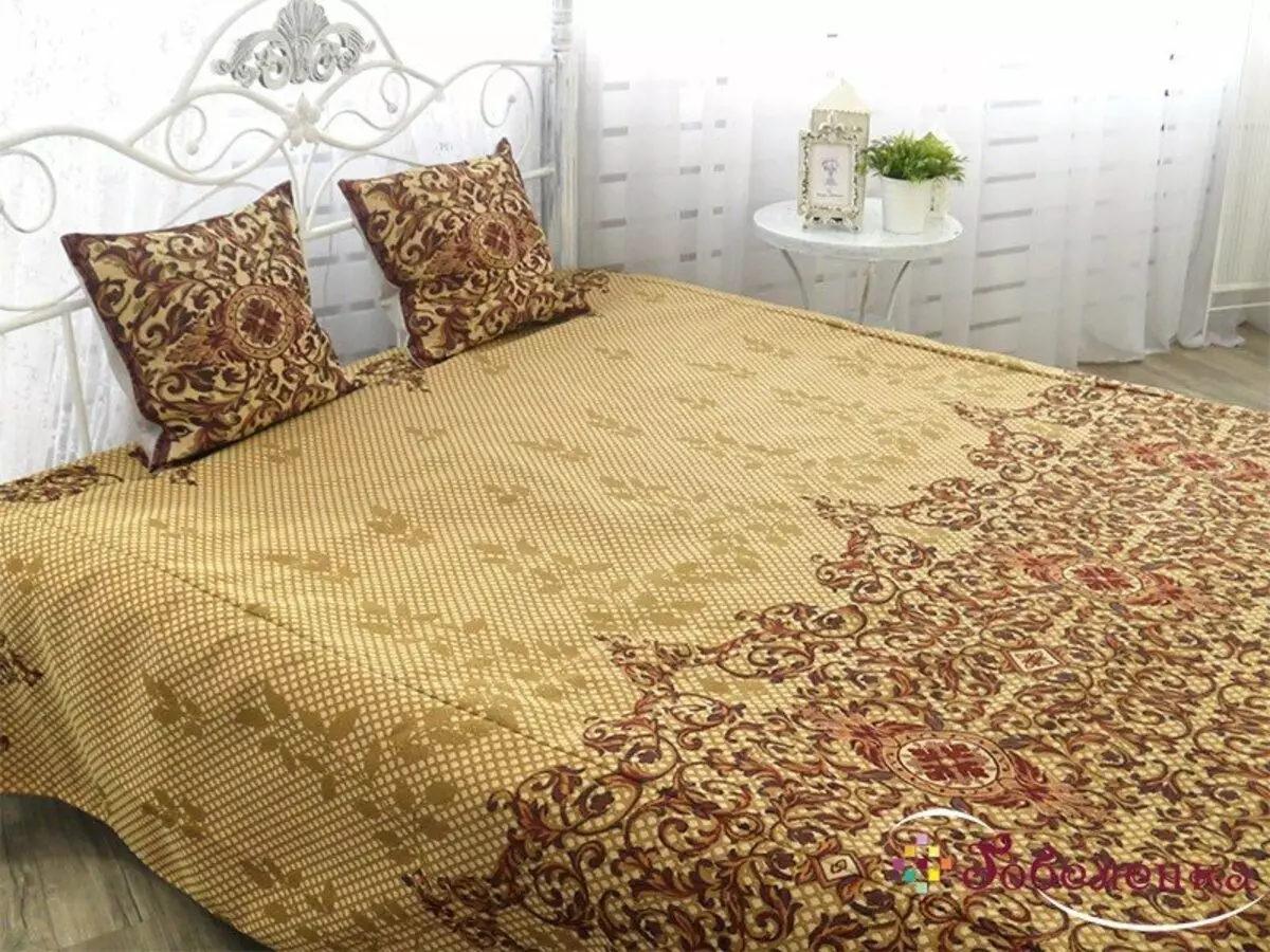Bedspames pe un pat dublu (48 poze): Pături frumoase, dimensiuni standard și design, tipuri, satin și alte paturi cu garnituri și fără 24930_25