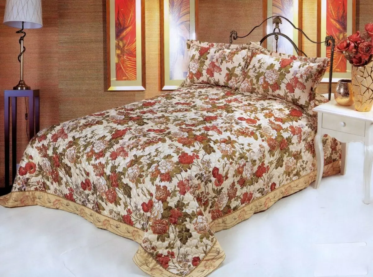 Couvre-lit sur un lit double (48 photos): belles couvertures, tailles standard et conception, types, satin et autres couvre-lit avec des volants et sans 24930_26