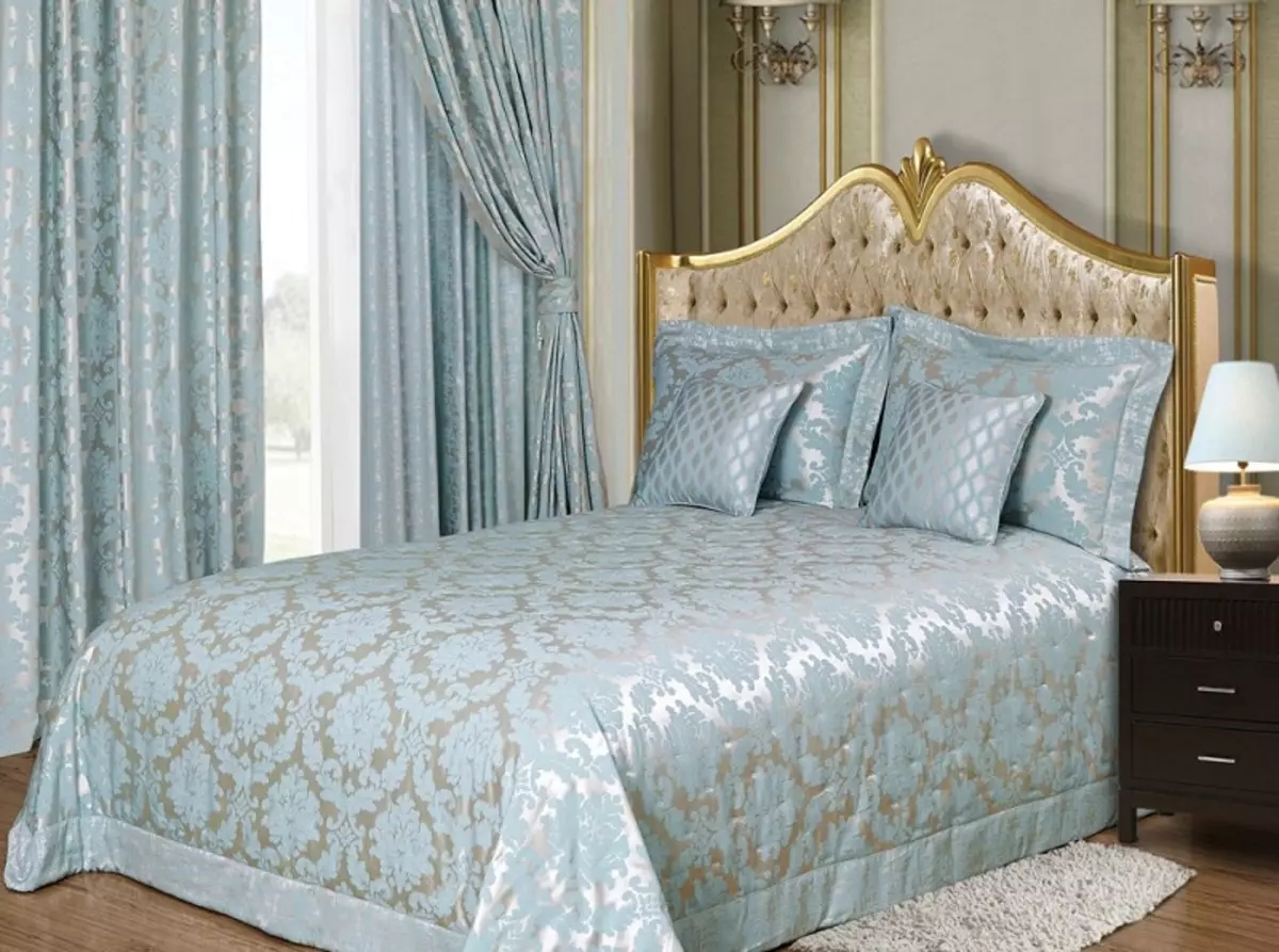 כיסויי מיטה על מיטה זוגית (48 תמונות): שמיכות יפות, גדלים סטנדרטיים ועיצוב, סוגים, סאטן ומיטה אחרים עם קפלים וללא 24930_7
