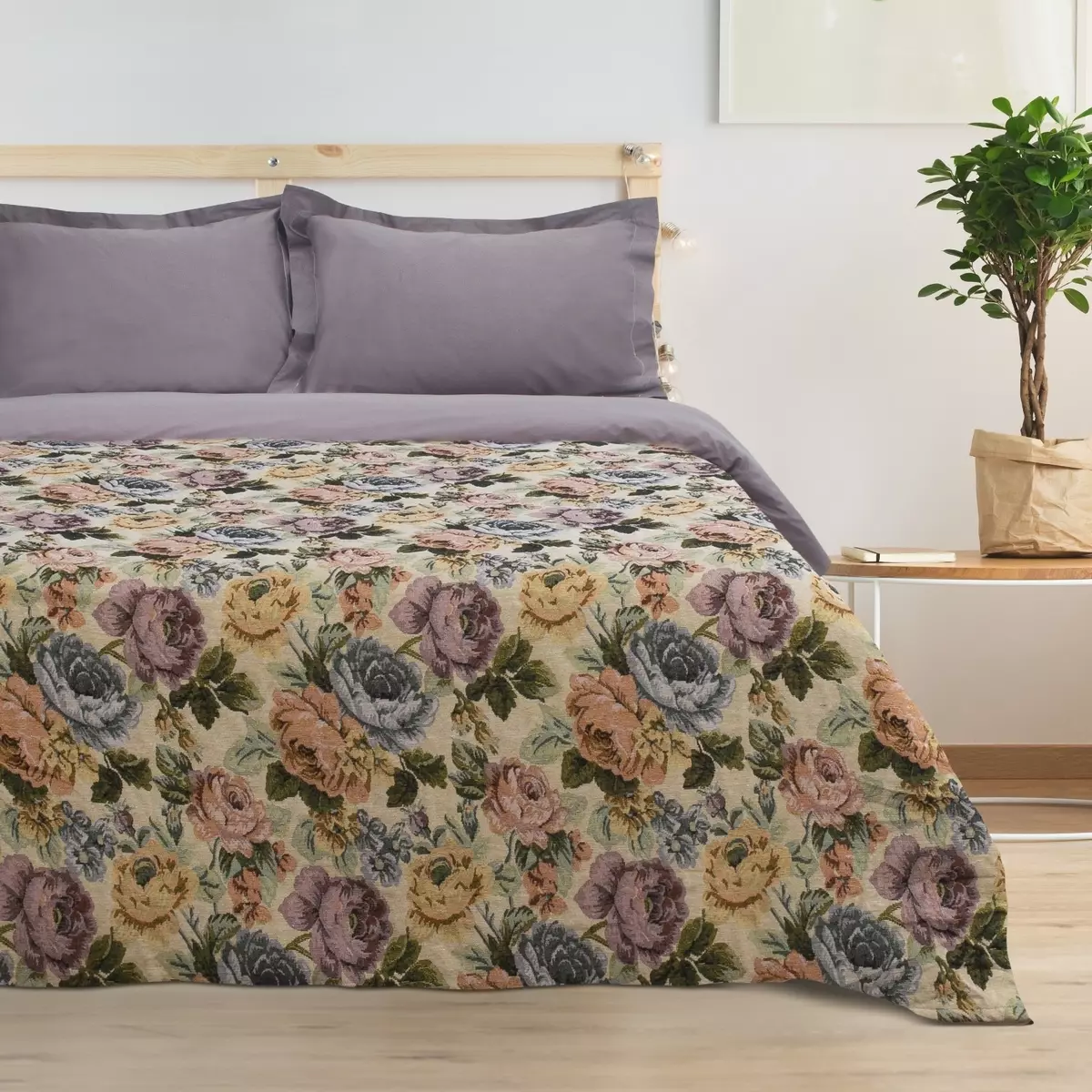 Tapestry Bedspreads (37 fotot): Jacquard voodikatted voodi 220x240 ja muud suurused, kompositsioon kangast vastavalt GOST, Monophonic ja muud voodikatted 24933_13