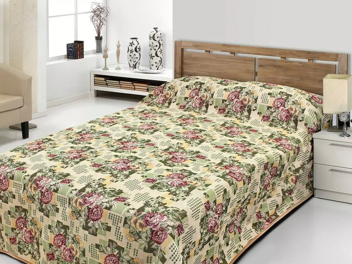 Tapestry bedspreads (37 şəkil): yataq 220x240 və digər ölçüləri jacquard bedspreads, parça tərkibi QOST, Life və digər bedspreads görə 24933_16