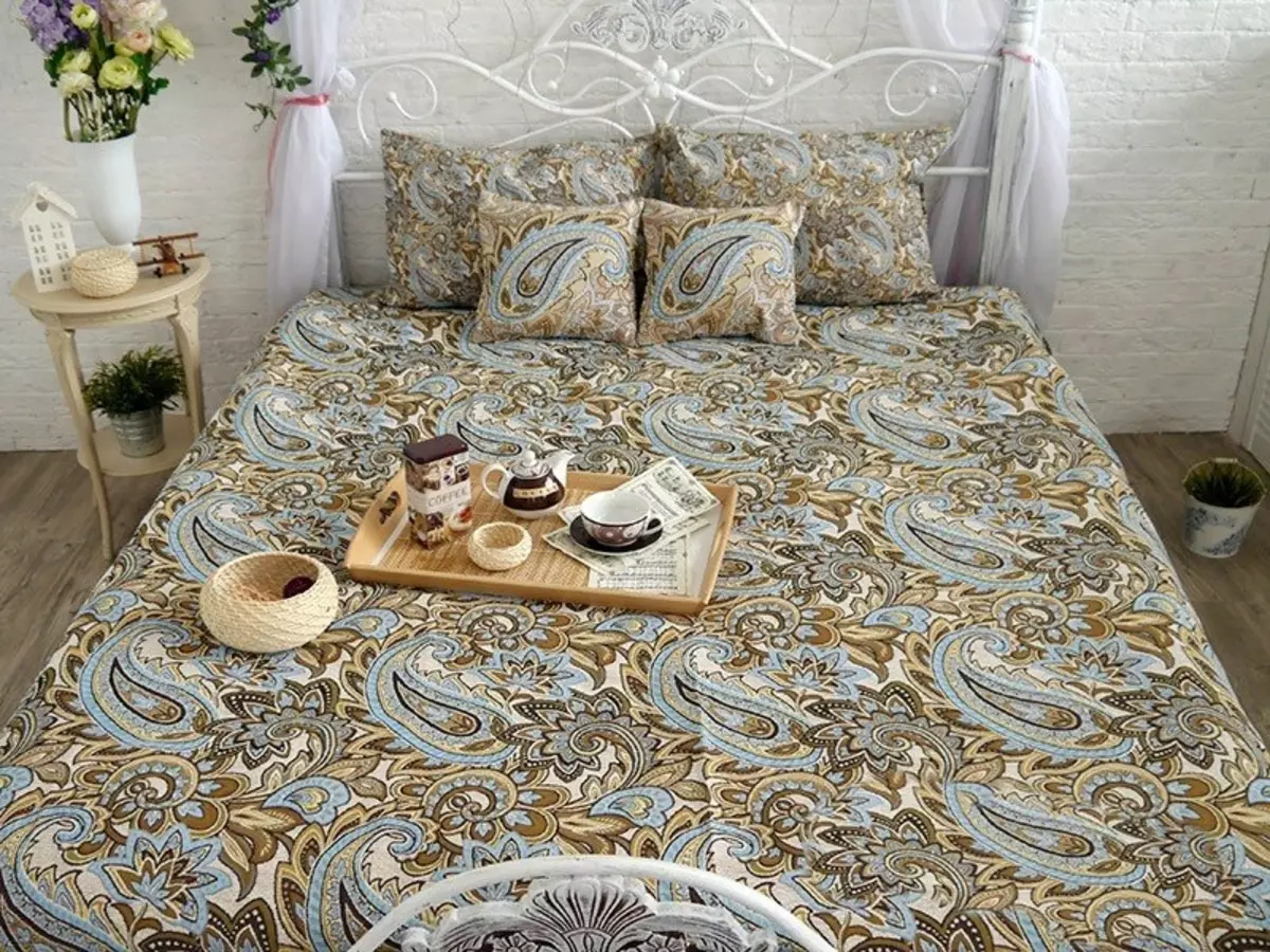 掛毯床罩（37張）：在床220x240和其他尺寸提花床罩，根據GOST，單聲道和其他床罩織物的組合物 24933_33