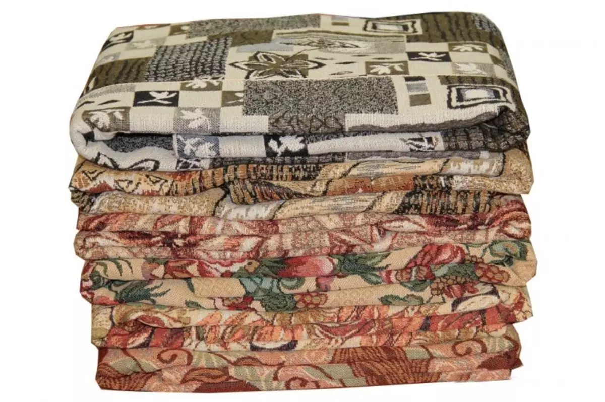 Bedspreads Tapestry (37 foto): Jacquard bedspreads në krevat 220x240 dhe madhësi të tjera, përbërjen e pëlhurës sipas GOST, monophonic dhe të tjera bedspreads 24933_36