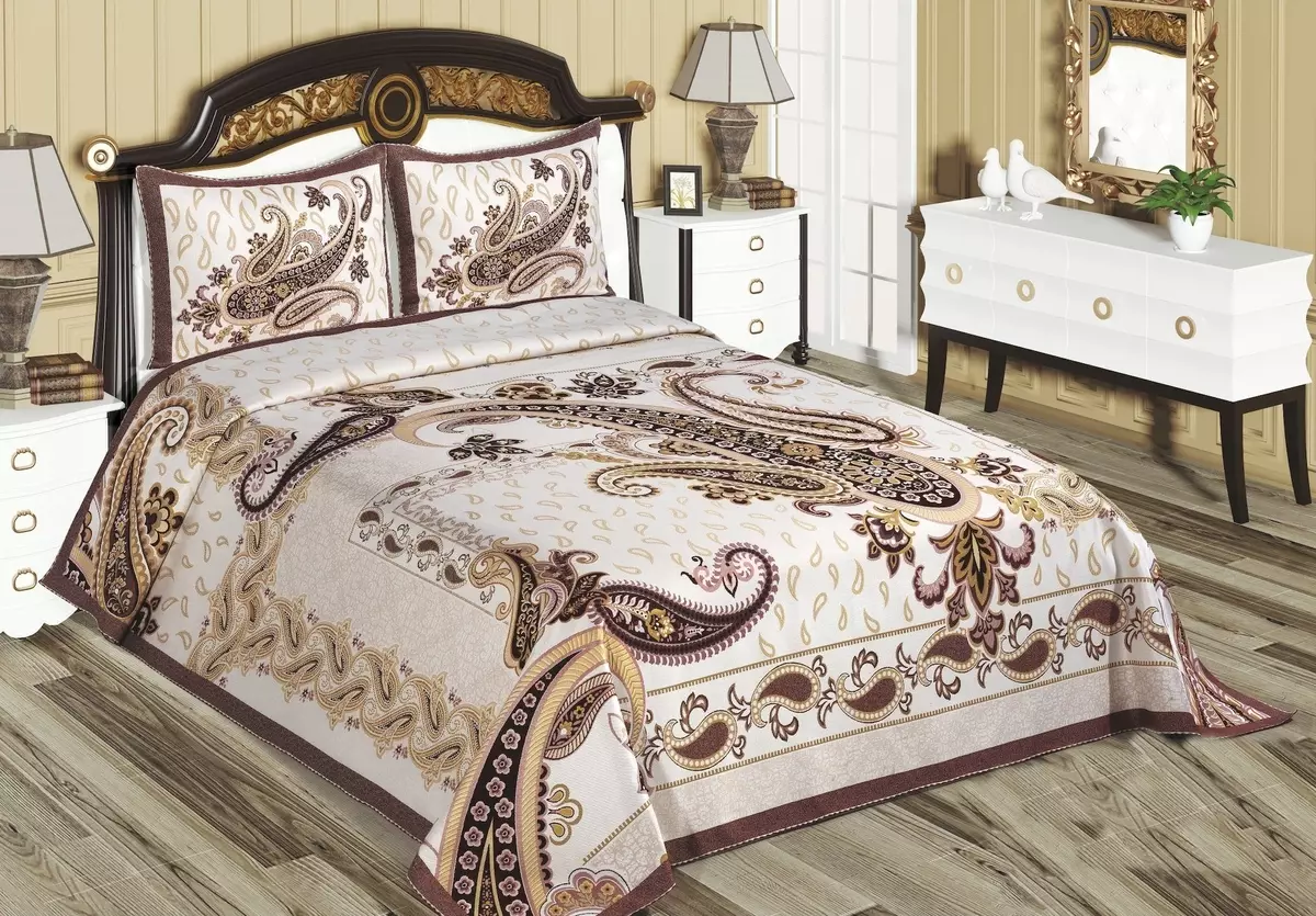 Bedspreads Tapestry (37 foto): Jacquard bedspreads në krevat 220x240 dhe madhësi të tjera, përbërjen e pëlhurës sipas GOST, monophonic dhe të tjera bedspreads 24933_4