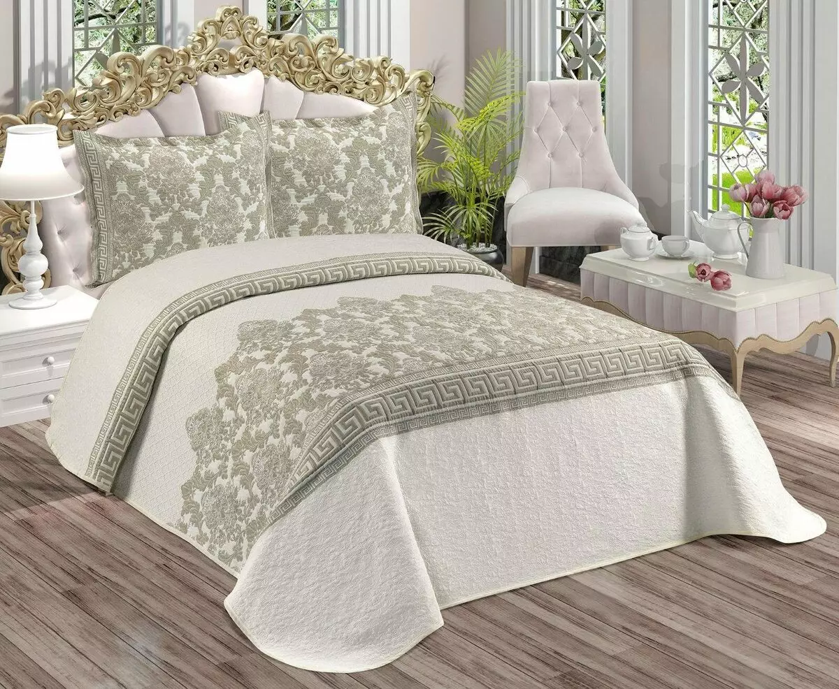 Tapestry bedspreads (37 عکس): په بستره 220x240 او نورو اندازو jacquard bedspreads، د ټوکر د جوړښت ته gost، monophonic او نورو bedspreads له مخې 24933_8